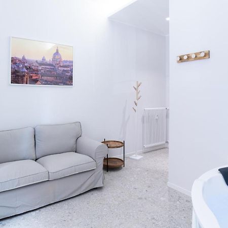 White Home Suite And Rooms Рим Екстер'єр фото