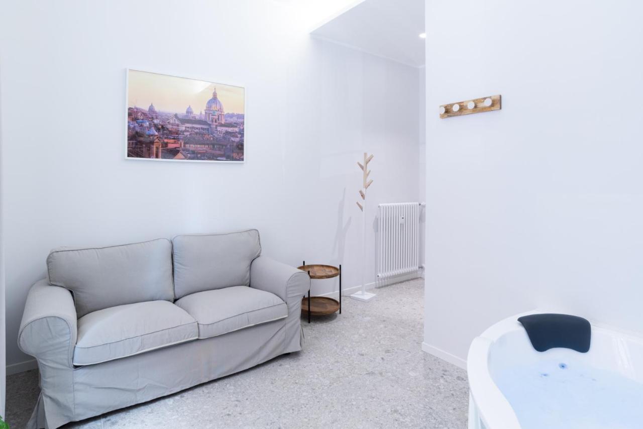 White Home Suite And Rooms Рим Екстер'єр фото