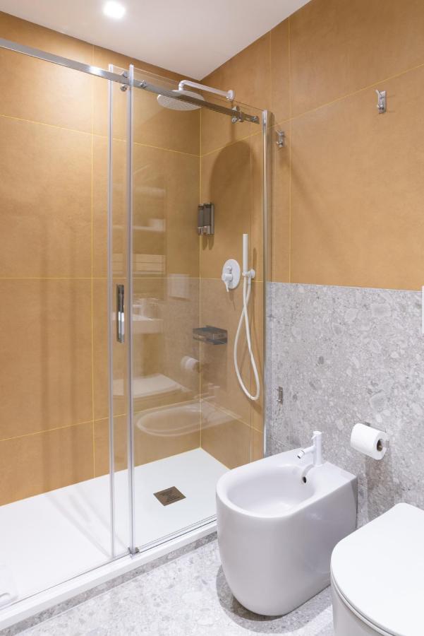White Home Suite And Rooms Рим Екстер'єр фото